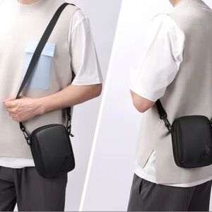 🔥🔥🔥Compact Black Messenger Bag with Adjustable Strap and Minimalist Design